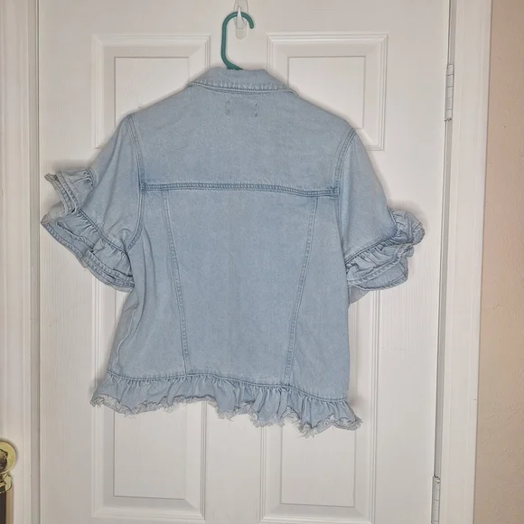 Twelve by Ontwelfth Light Blue Ruffle Sleeve Denim Jacket Size Large - Picture 5 of 7